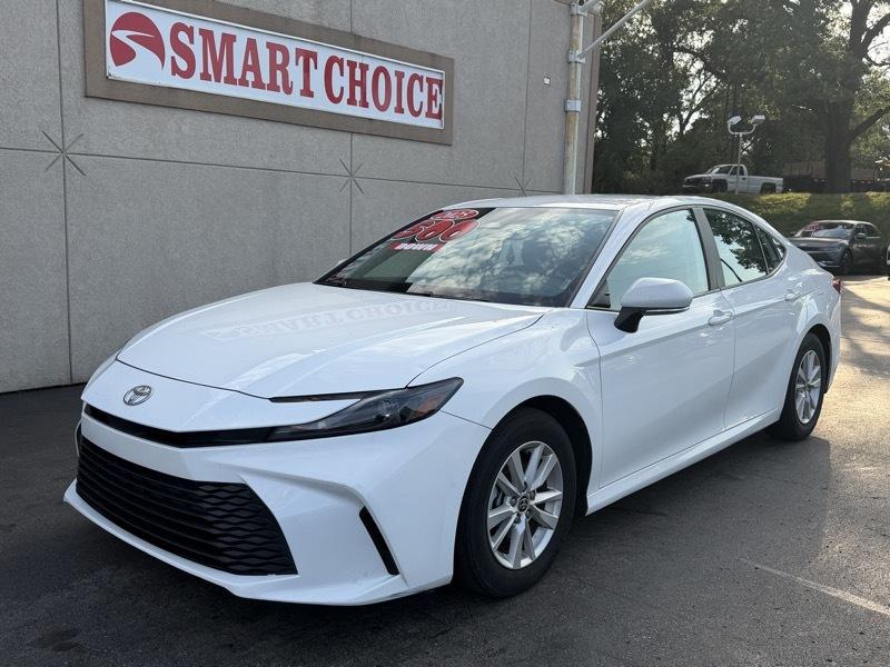 Toyota Camry Hybrid LE 2025