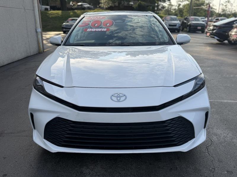 Toyota Camry Hybrid LE 2025