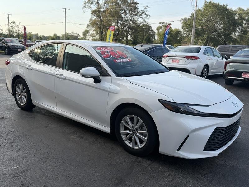 Toyota Camry Hybrid LE 2025