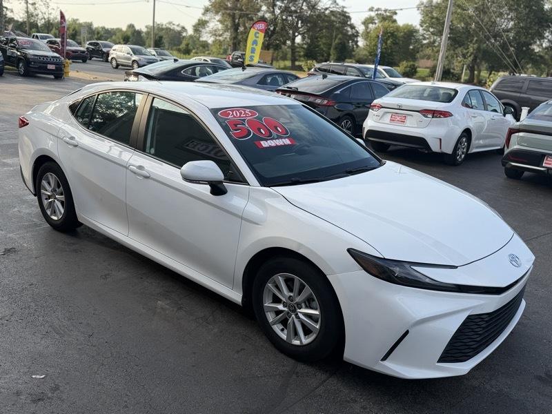 Toyota Camry Hybrid LE 2025