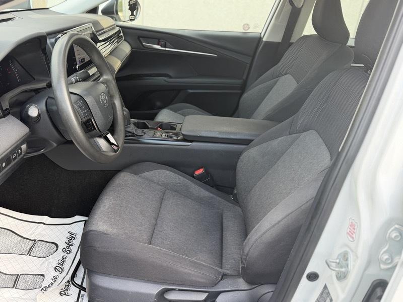 Toyota Camry Hybrid LE 2025