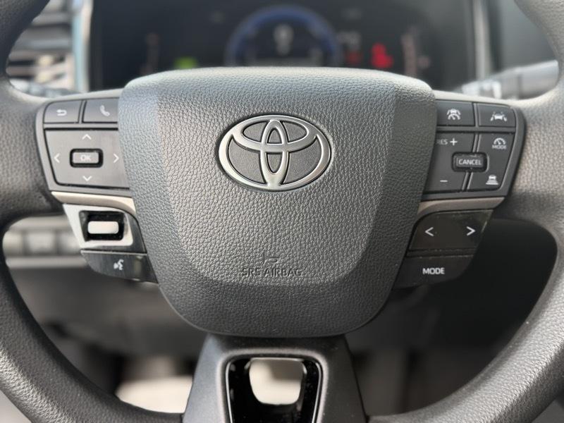 Toyota Camry Hybrid LE 2025