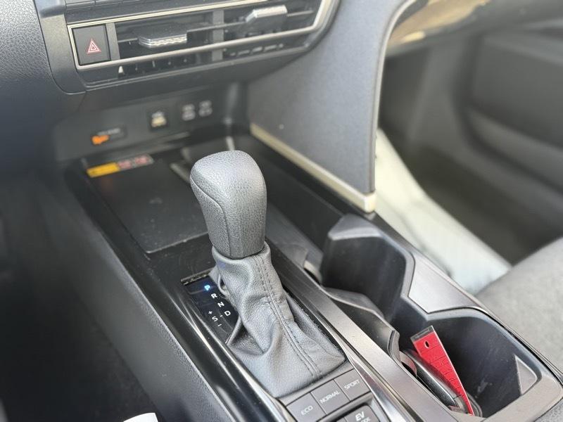 Toyota Camry Hybrid LE 2025