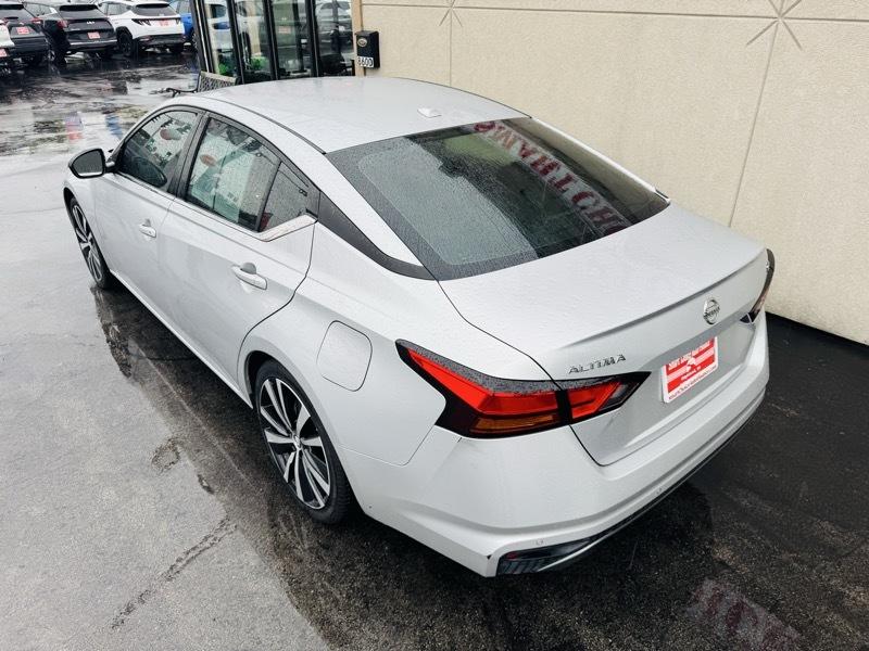 Nissan Altima  2022
