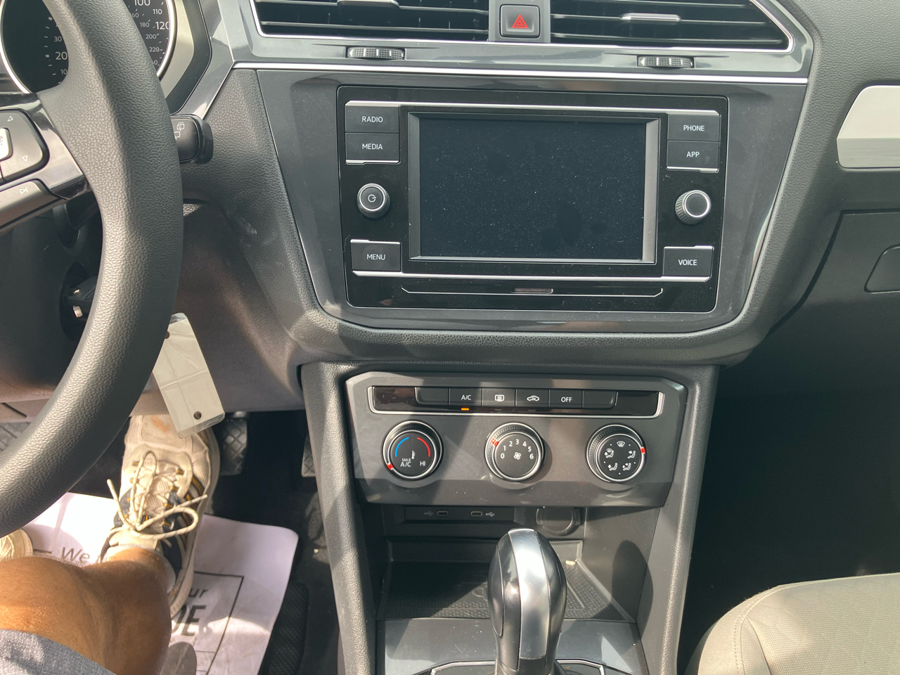 2020 Volkswagen Tiguan S photo 21