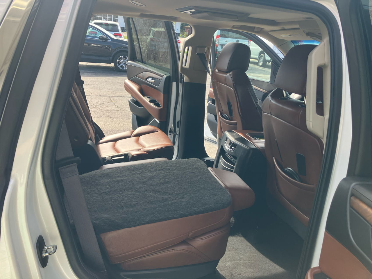 2016 Cadillac Escalade Premium photo 16