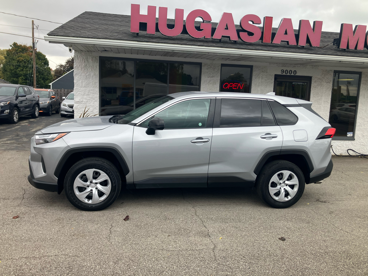 Toyota RAV4 LE 2024 Toyota RAV4 LE 2024