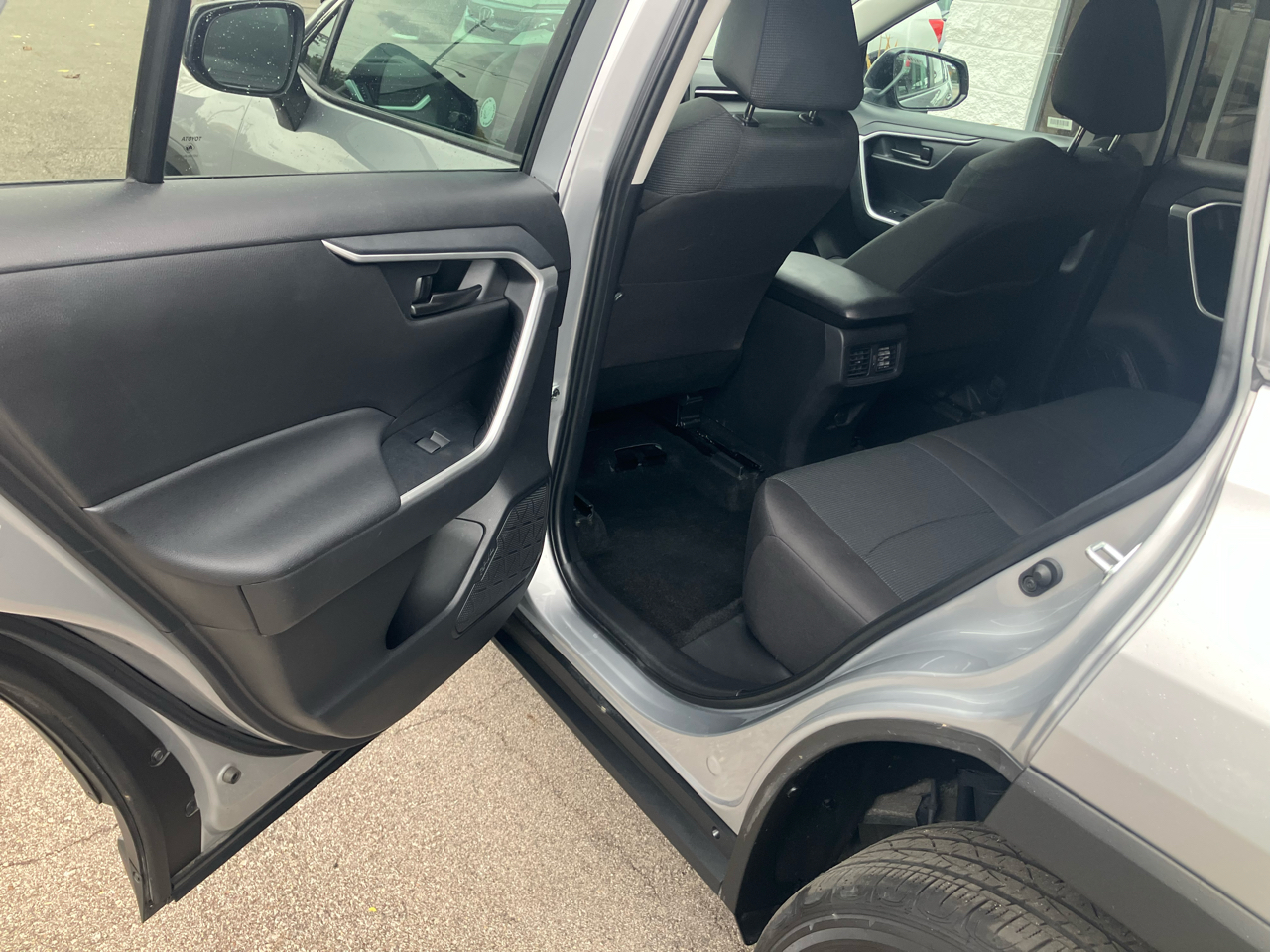 Toyota RAV4 LE 2024 Toyota RAV4 LE 2024