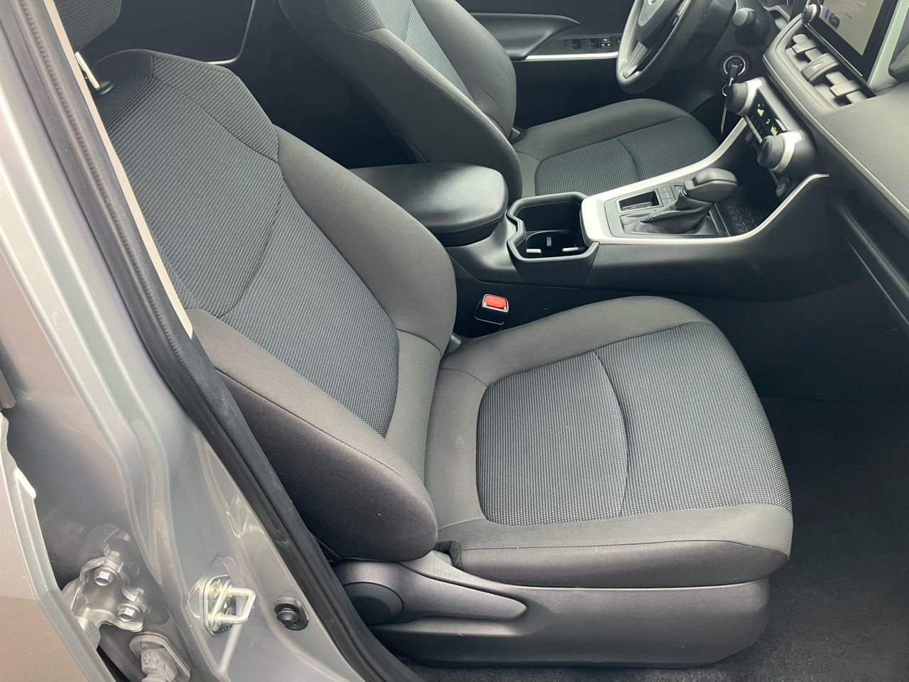 Toyota RAV4 LE 2024 Toyota RAV4 LE 2024