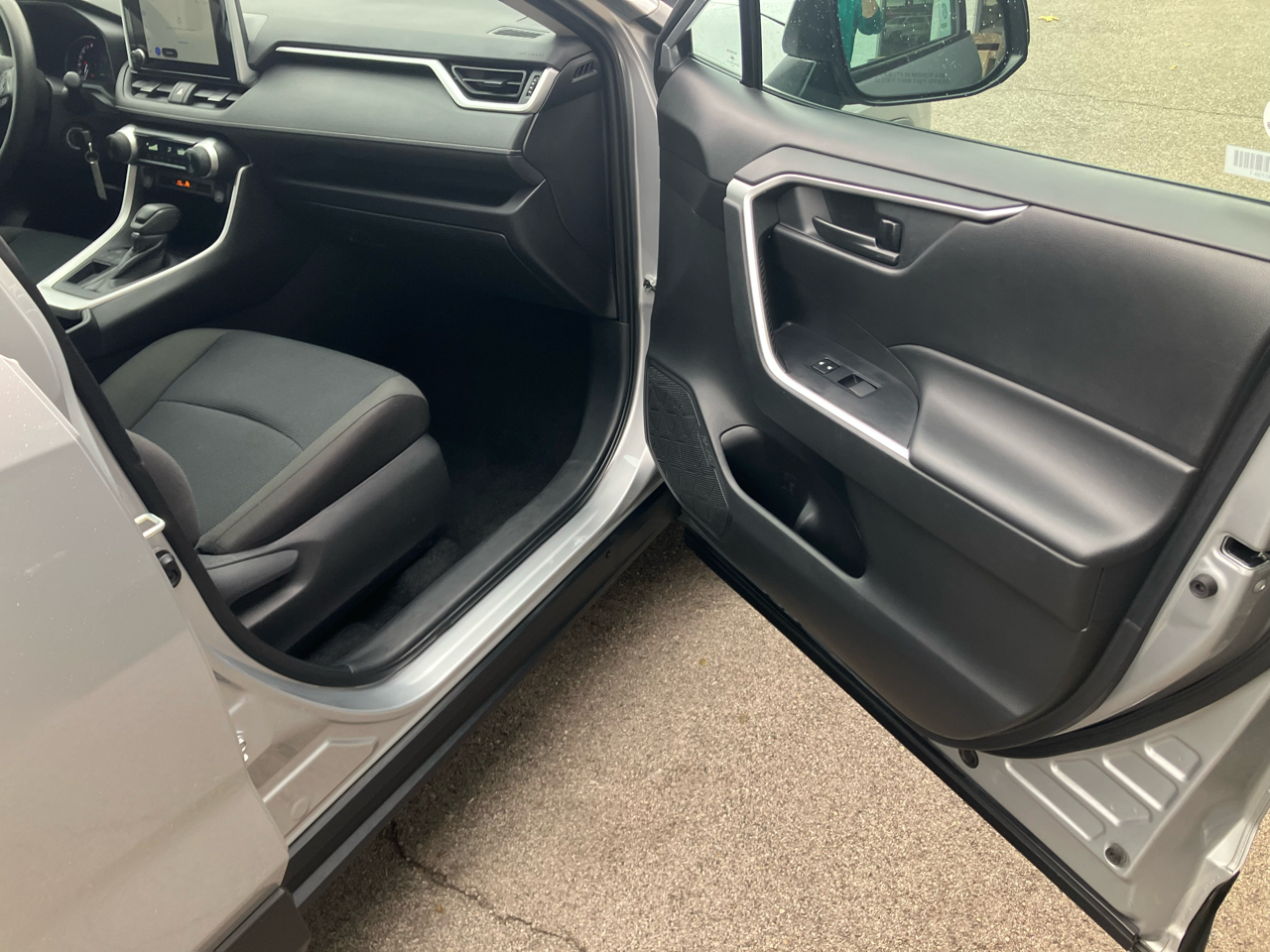 Toyota RAV4 LE 2024 Toyota RAV4 LE 2024