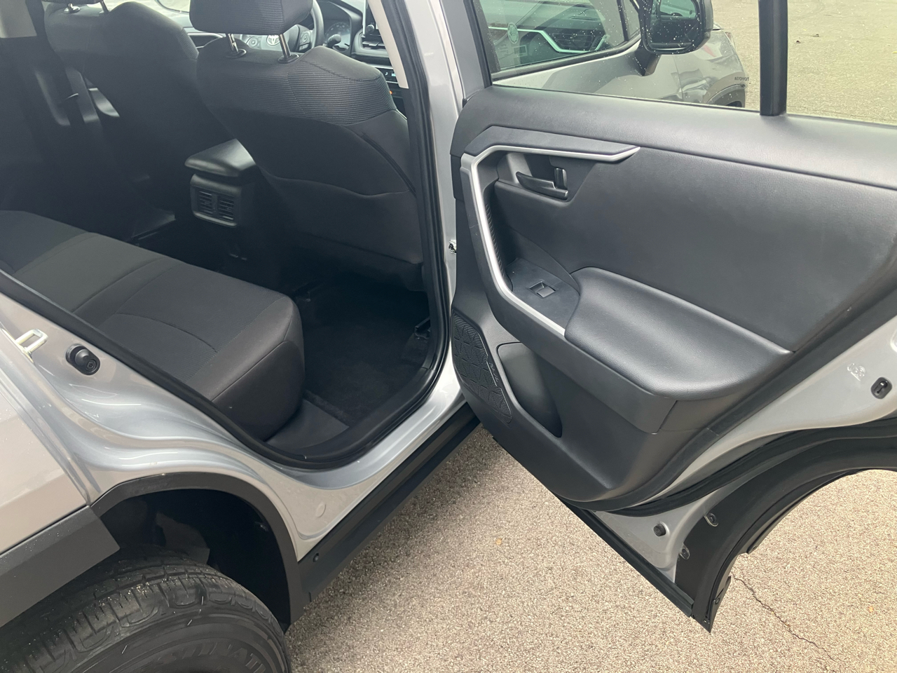 Toyota RAV4 LE 2024 Toyota RAV4 LE 2024