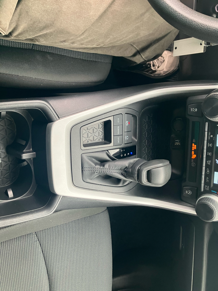 Toyota RAV4 LE 2024 Toyota RAV4 LE 2024