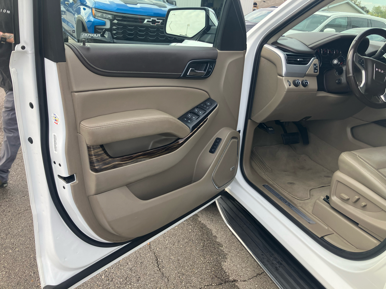 GMC Yukon XL SLT 4WD 2019 GMC Yukon XL SLT 4WD 2019