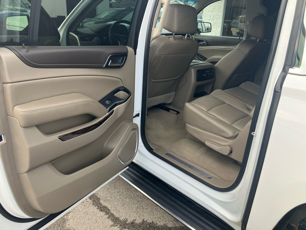 GMC Yukon XL SLT 4WD 2019 GMC Yukon XL SLT 4WD 2019