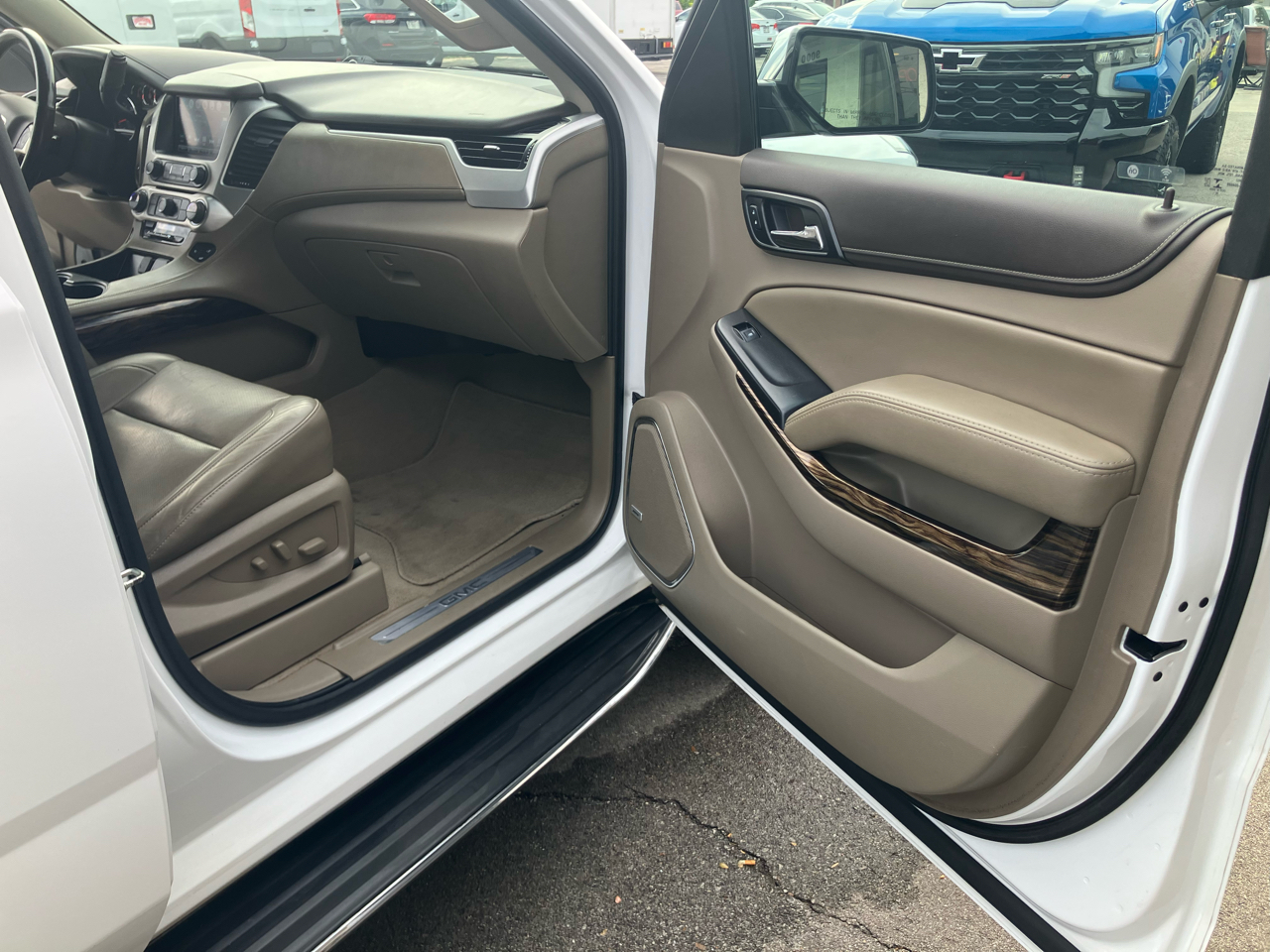 GMC Yukon XL SLT 4WD 2019 GMC Yukon XL SLT 4WD 2019