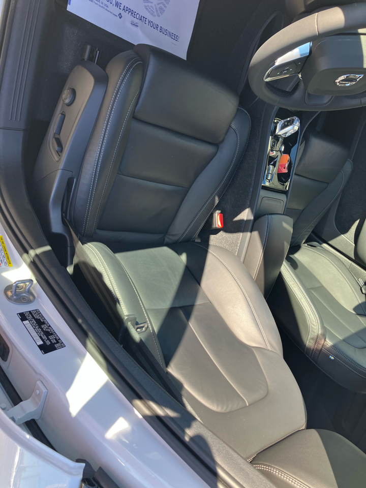 Volvo XC40 B5 Plus Dark AWD 2024 Volvo XC40 B5 Plus Dark AWD 2024