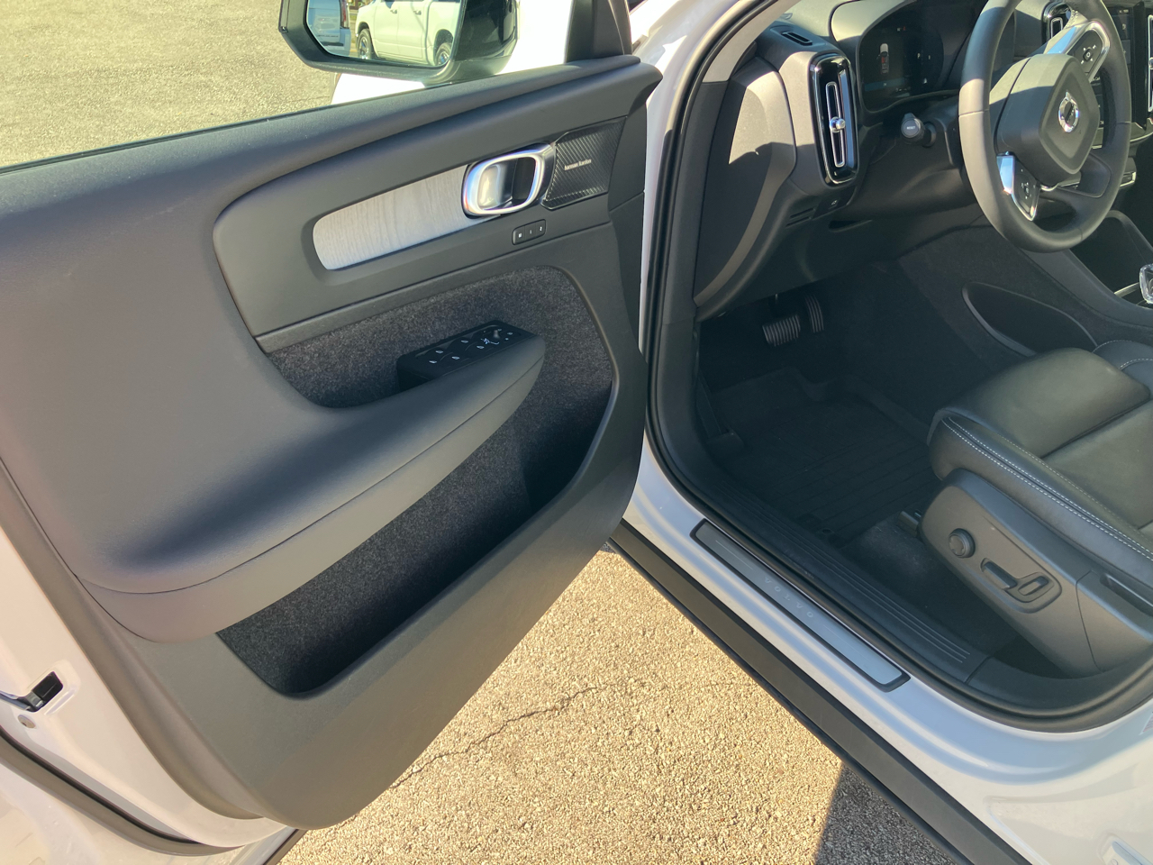 Volvo XC40 B5 Plus Dark AWD 2024 Volvo XC40 B5 Plus Dark AWD 2024