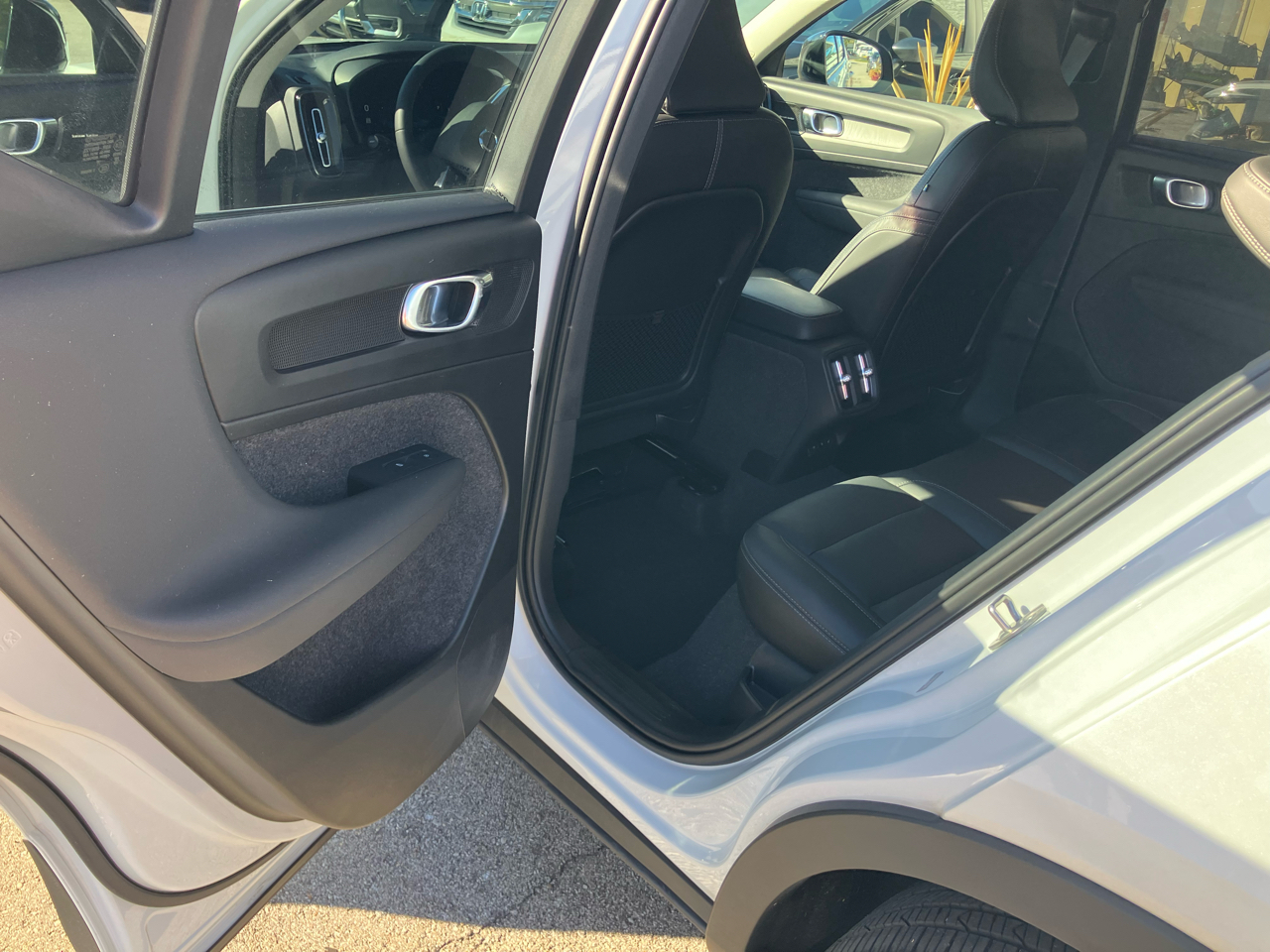 Volvo XC40 B5 Plus Dark AWD 2024 Volvo XC40 B5 Plus Dark AWD 2024