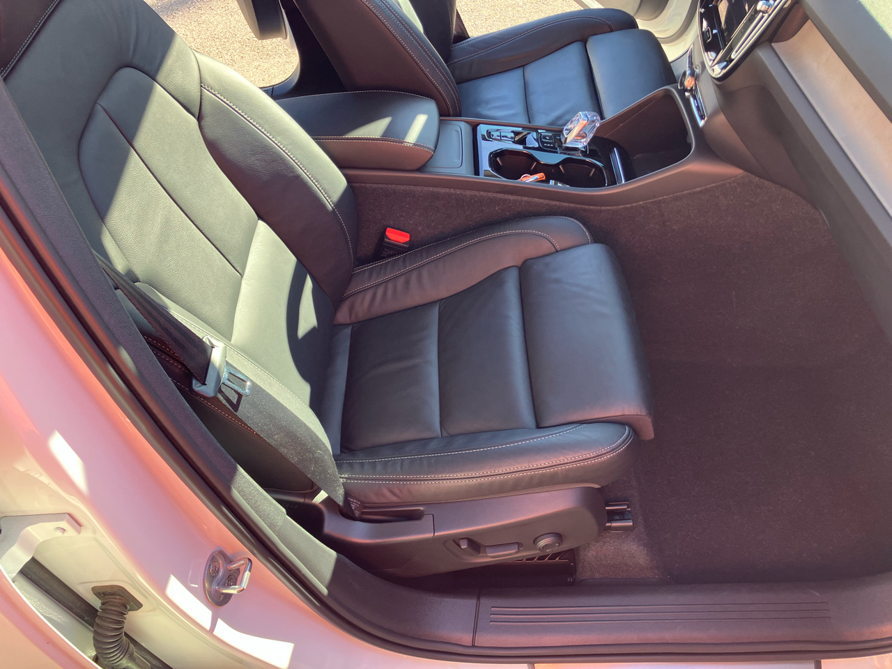 Volvo XC40 B5 Plus Dark AWD 2024 Volvo XC40 B5 Plus Dark AWD 2024