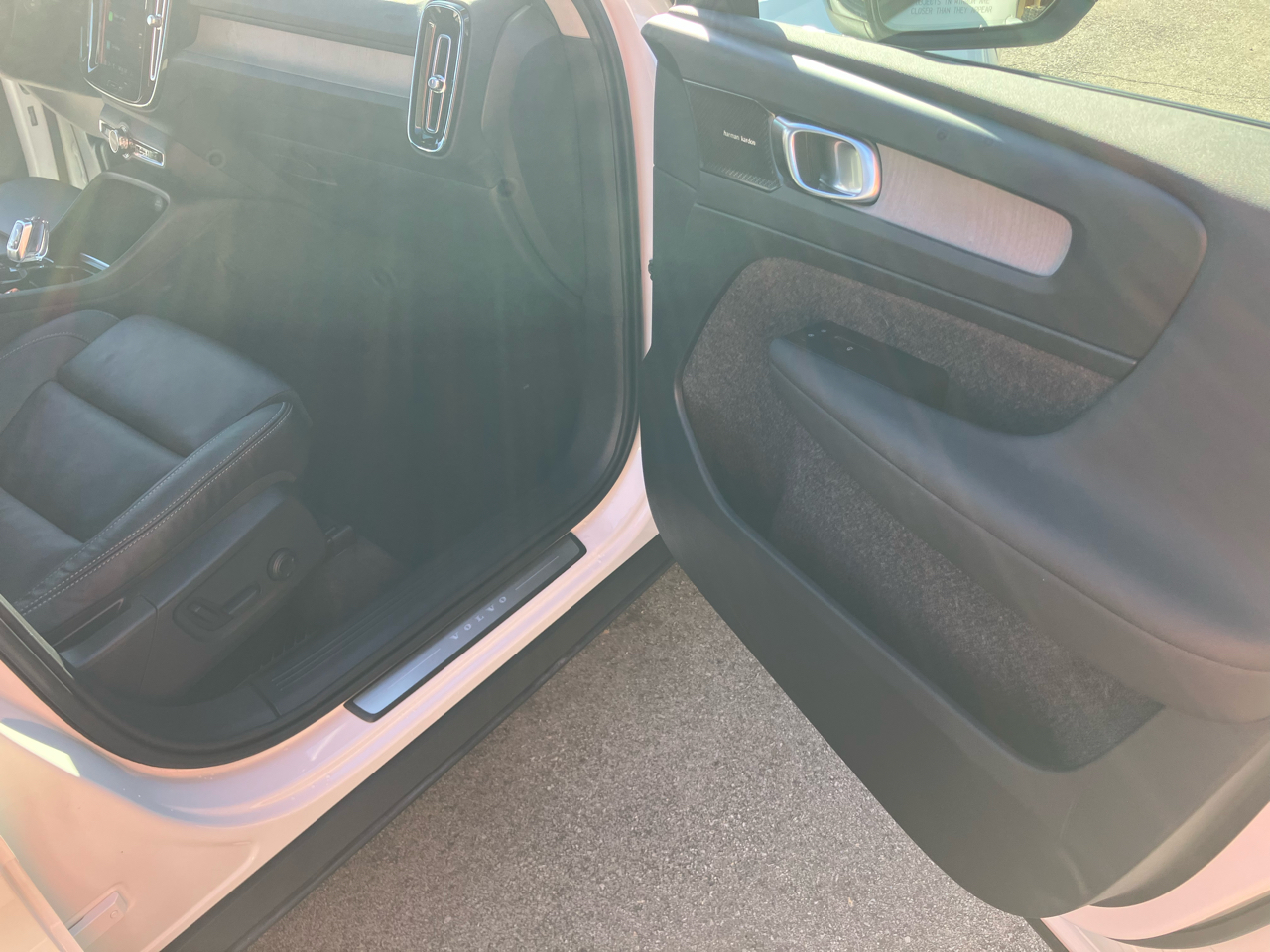 Volvo XC40 B5 Plus Dark AWD 2024 Volvo XC40 B5 Plus Dark AWD 2024