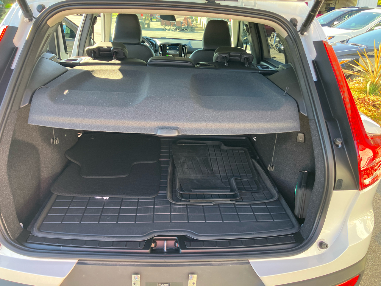 Volvo XC40 B5 Plus Dark AWD 2024 Volvo XC40 B5 Plus Dark AWD 2024