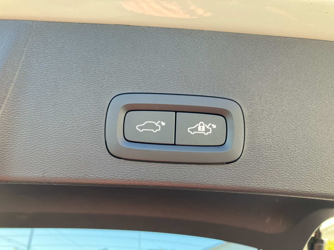 Volvo XC40 B5 Plus Dark AWD 2024 Volvo XC40 B5 Plus Dark AWD 2024