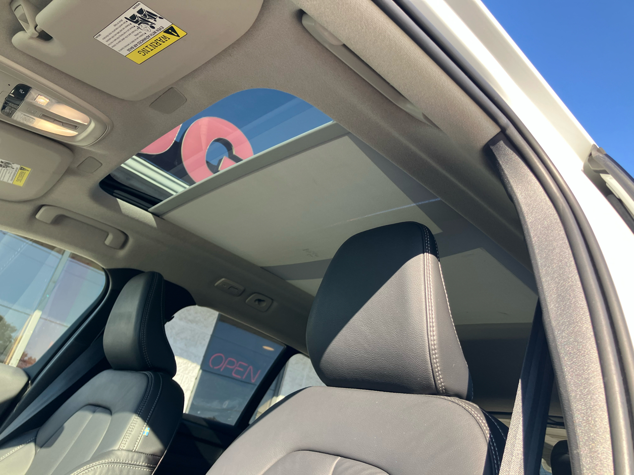 Volvo XC40 B5 Plus Dark AWD 2024 Volvo XC40 B5 Plus Dark AWD 2024