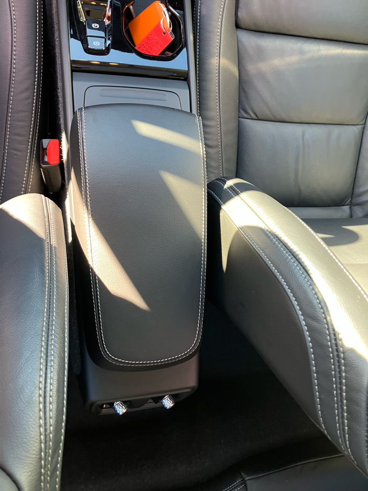 Volvo XC40 B5 Plus Dark AWD 2024 Volvo XC40 B5 Plus Dark AWD 2024