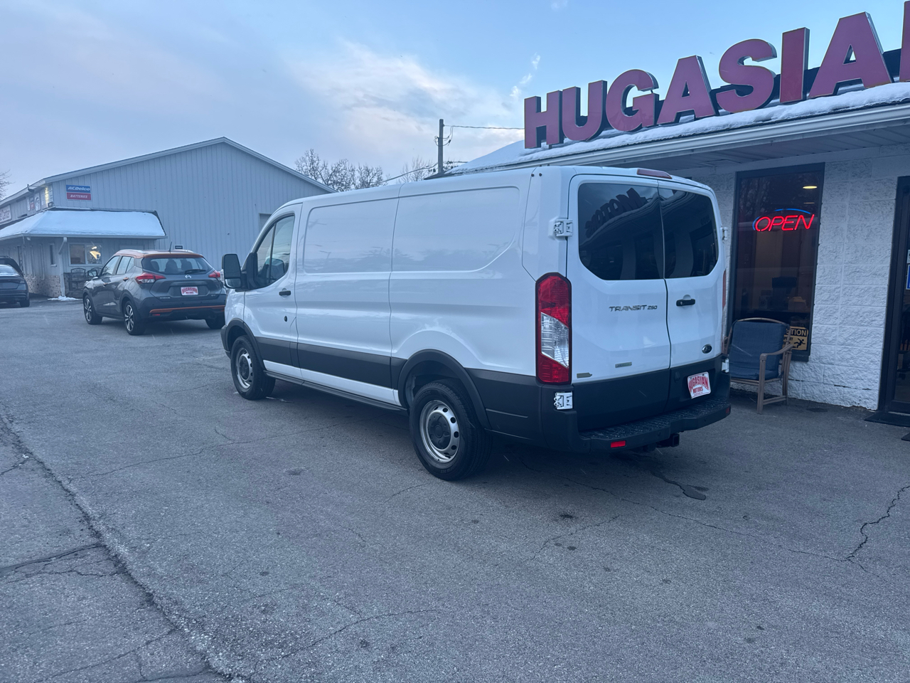 Ford Transit T-250 130" Low Rf 9000 GVWR Sliding RH Dr 2018