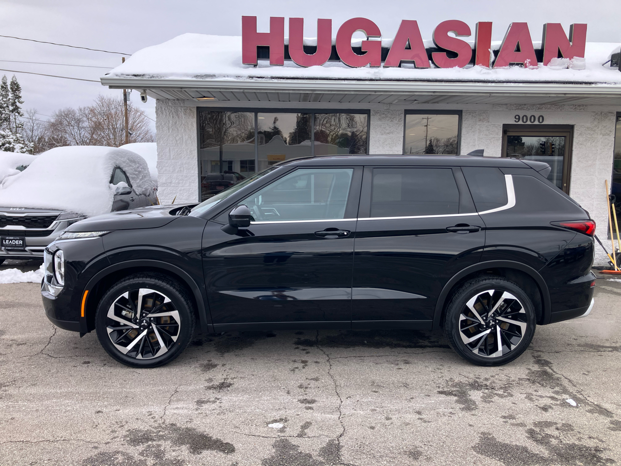 2024 Mitsubishi Outlander SE Black Edition photo 4