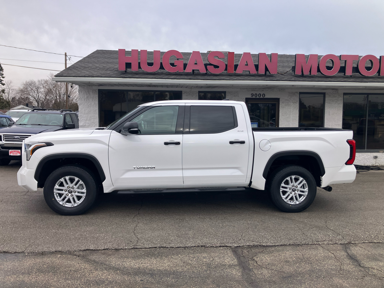 Toyota Tundra 4WD SR5 CrewMax 5.5' Bed (Natl) 2023