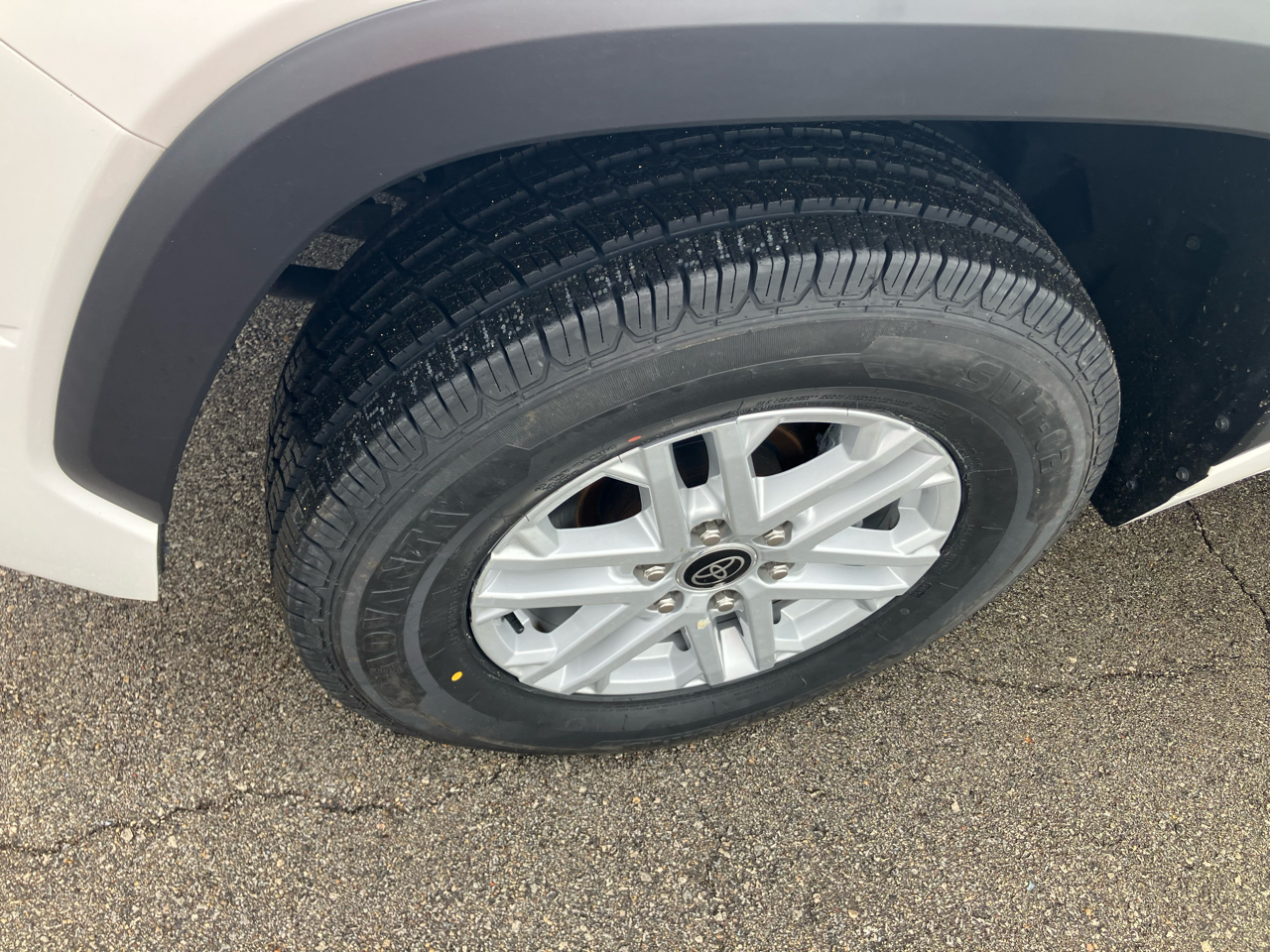 Toyota Tundra 4WD SR5 CrewMax 5.5' Bed (Natl) 2023