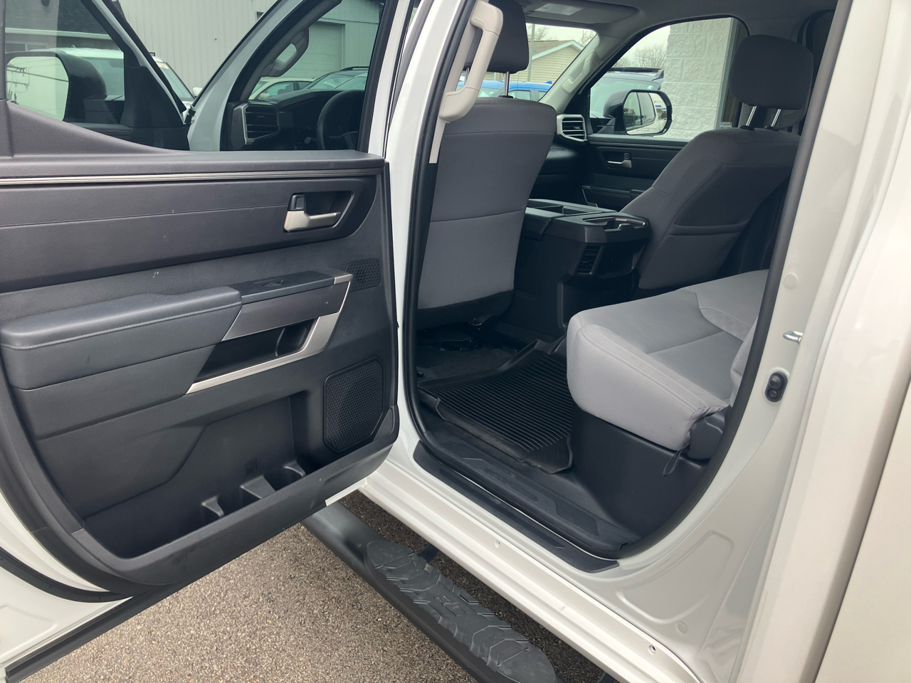 Toyota Tundra 4WD SR5 CrewMax 5.5' Bed (Natl) 2023