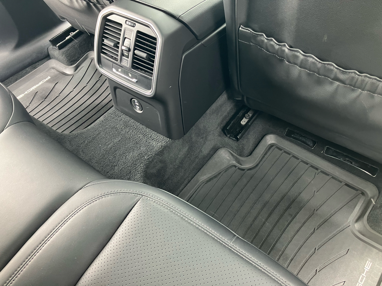 Porsche Macan Base 2024