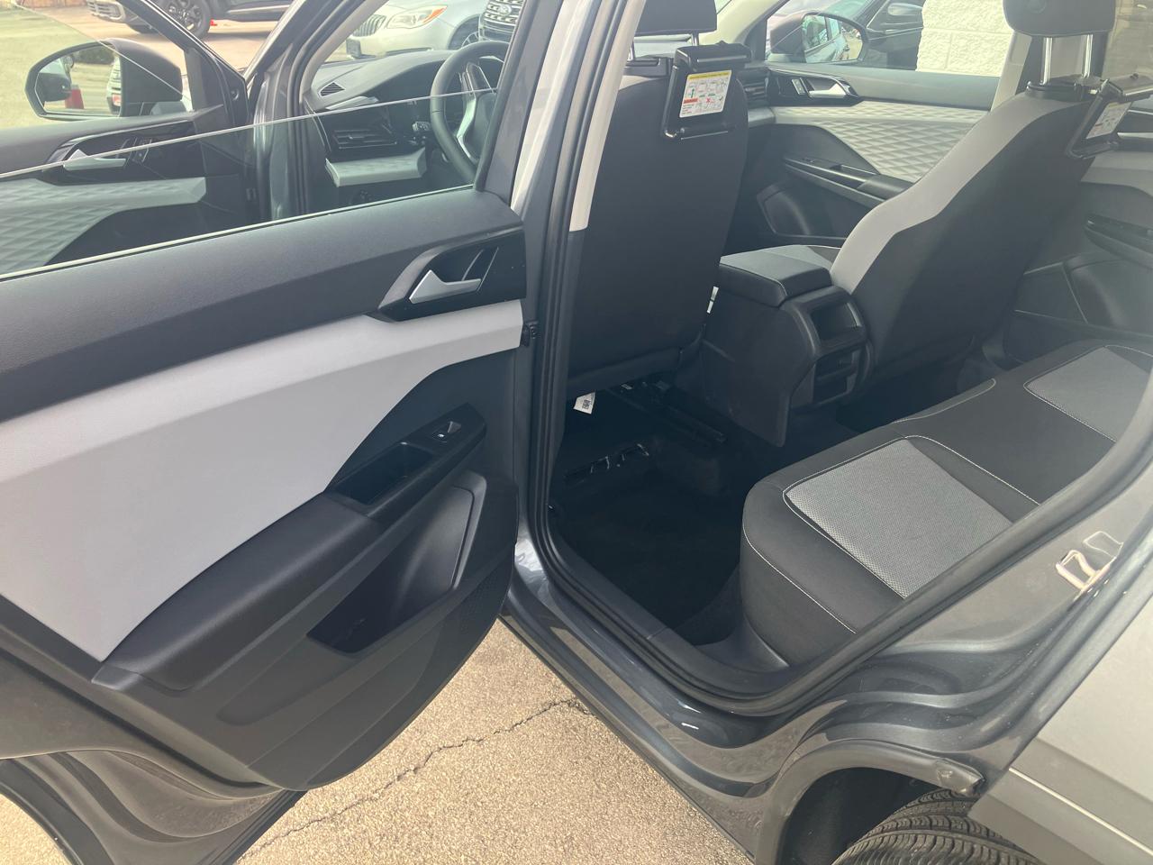 Volkswagen Taos S 2023