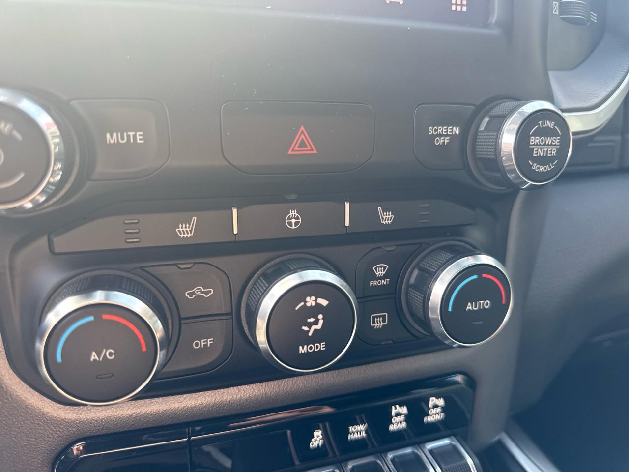 RAM 1500 Big Horn Quad Cab 4WD 2022