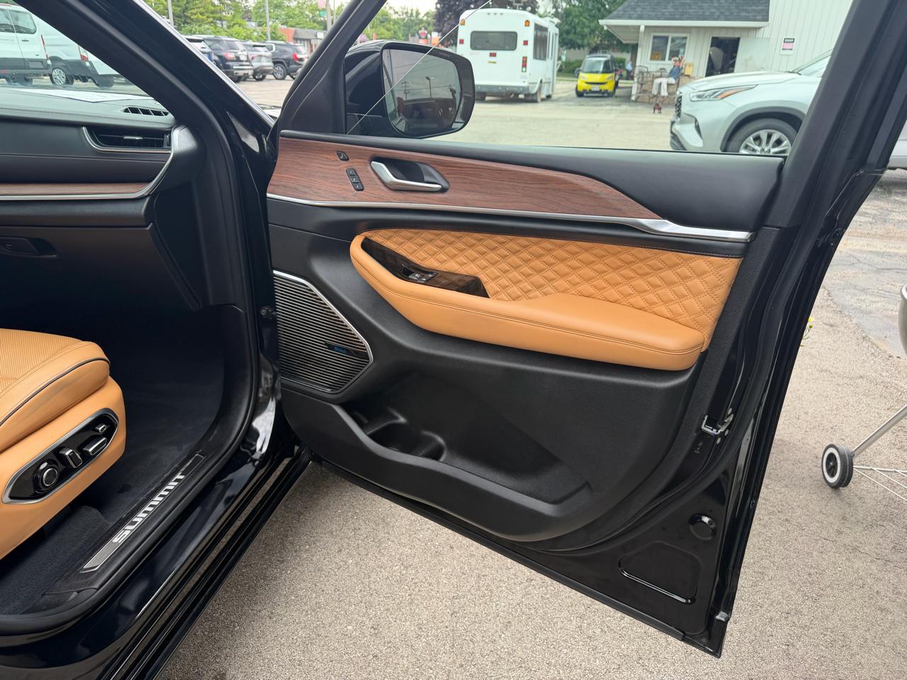 Jeep Grand Cherokee Summit 4WD 2023