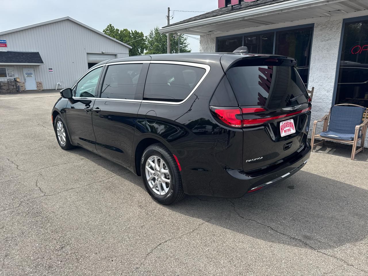 Chrysler Pacifica Touring L 2024