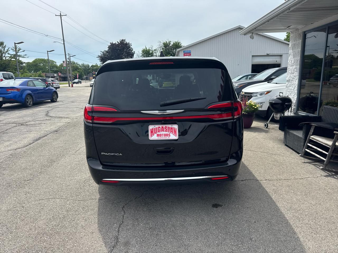Chrysler Pacifica Touring L 2024
