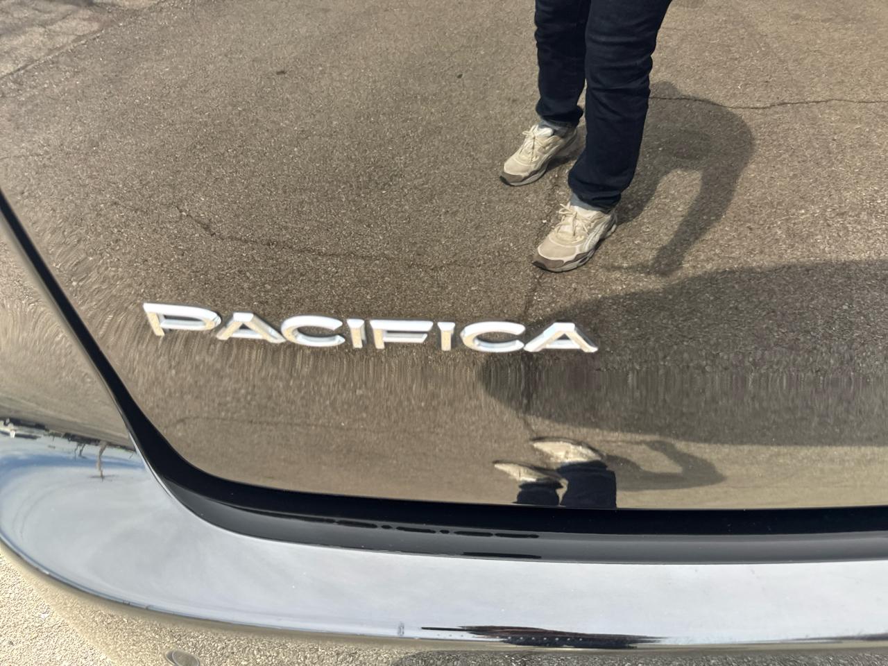Chrysler Pacifica Touring L 2024