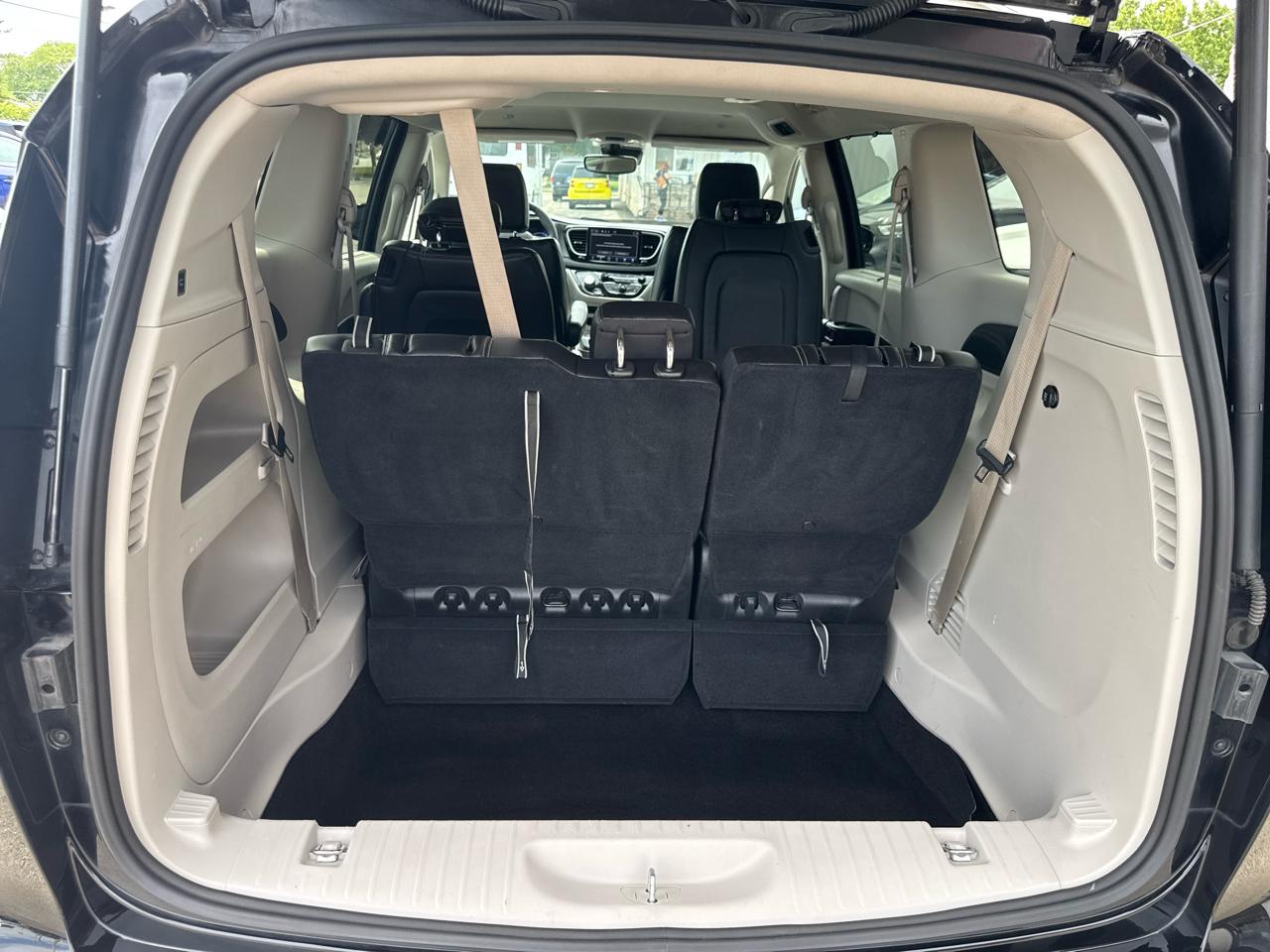 Chrysler Pacifica Touring L 2024