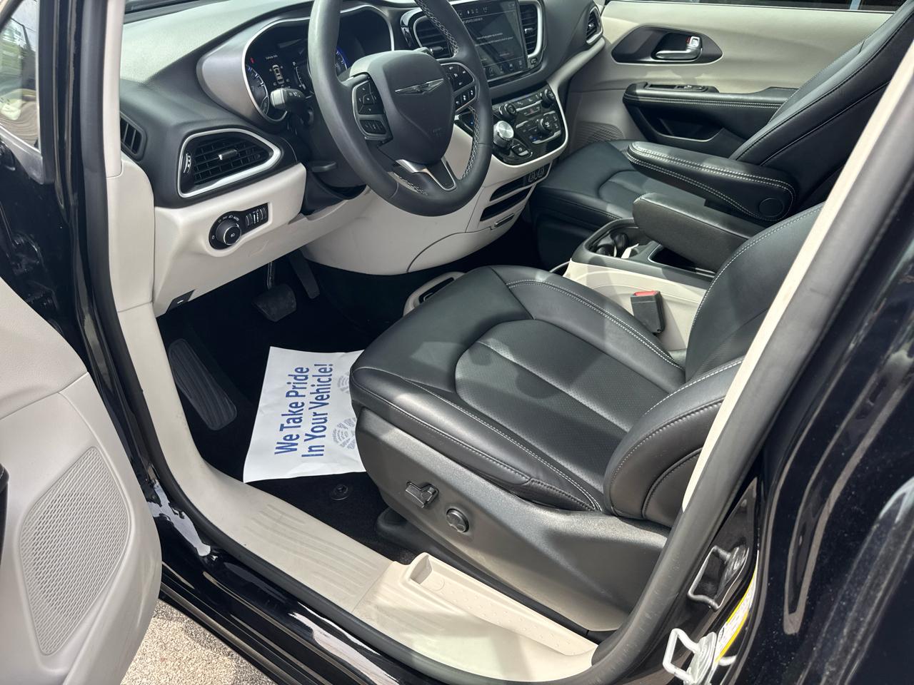Chrysler Pacifica Touring L 2024