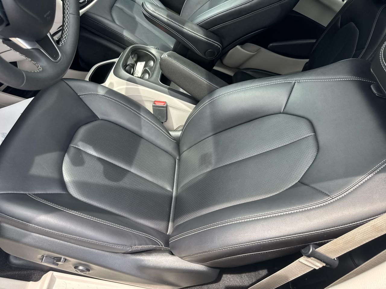 Chrysler Pacifica Touring L 2024