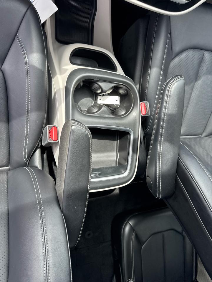 Chrysler Pacifica Touring L 2024