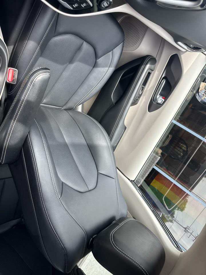 Chrysler Pacifica Touring L 2024