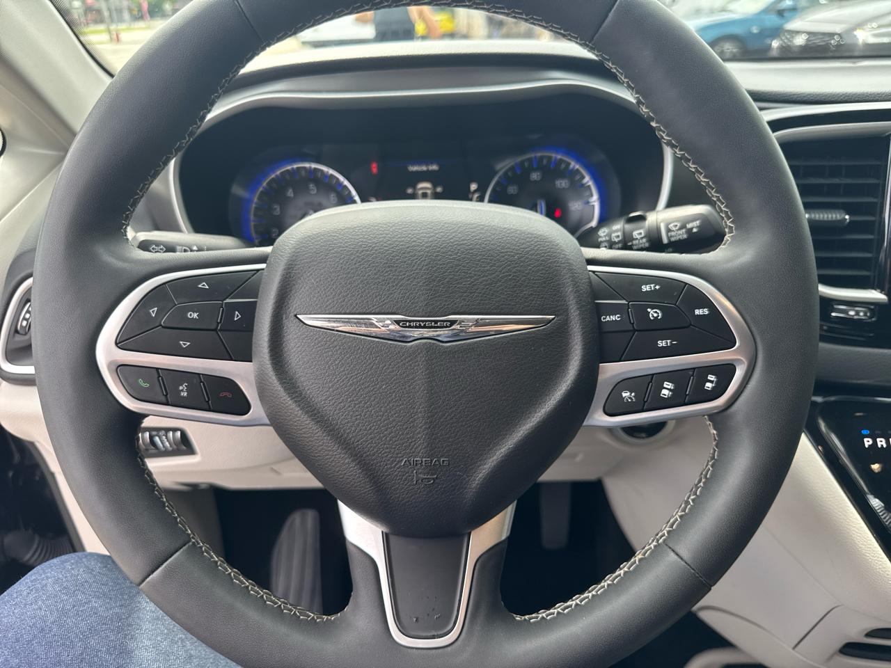 Chrysler Pacifica Touring L 2024
