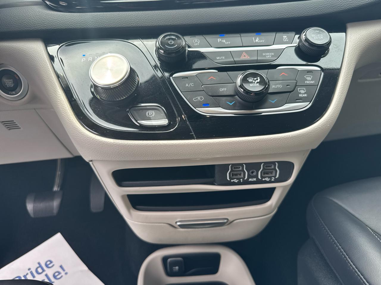 Chrysler Pacifica Touring L 2024