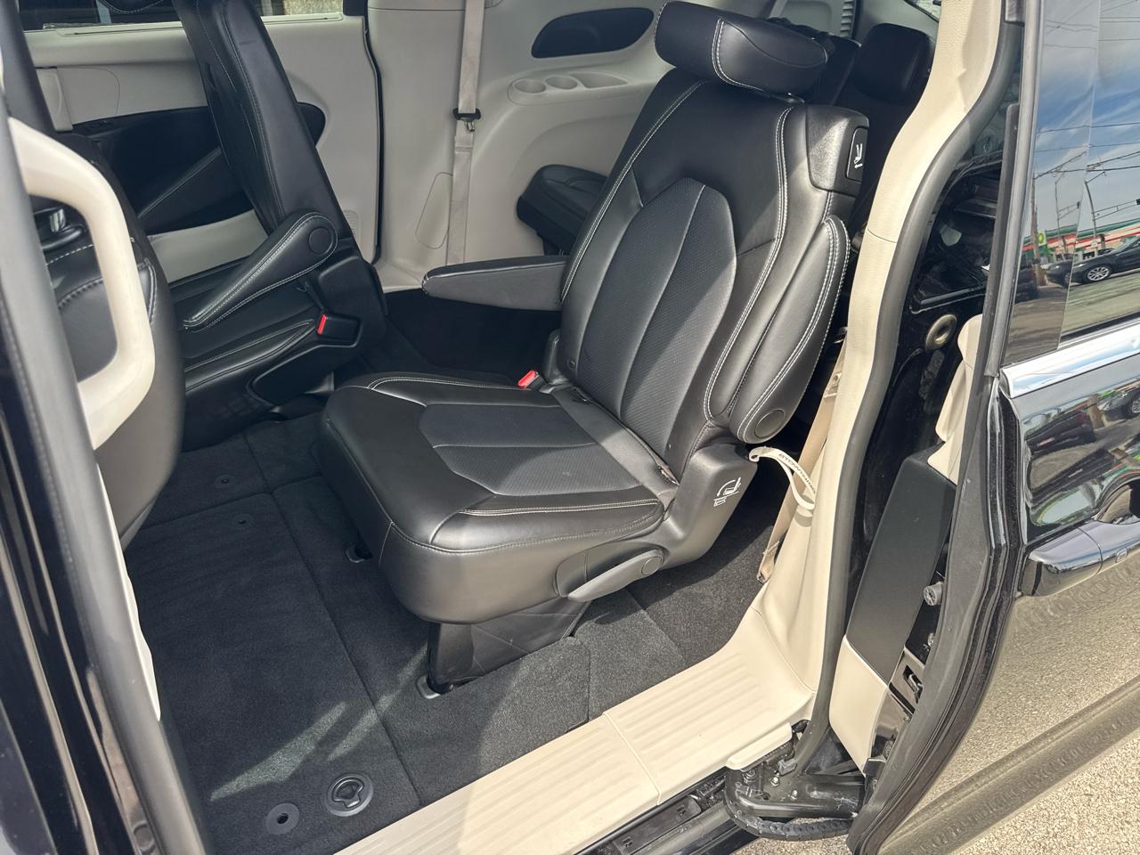Chrysler Pacifica Touring L 2024