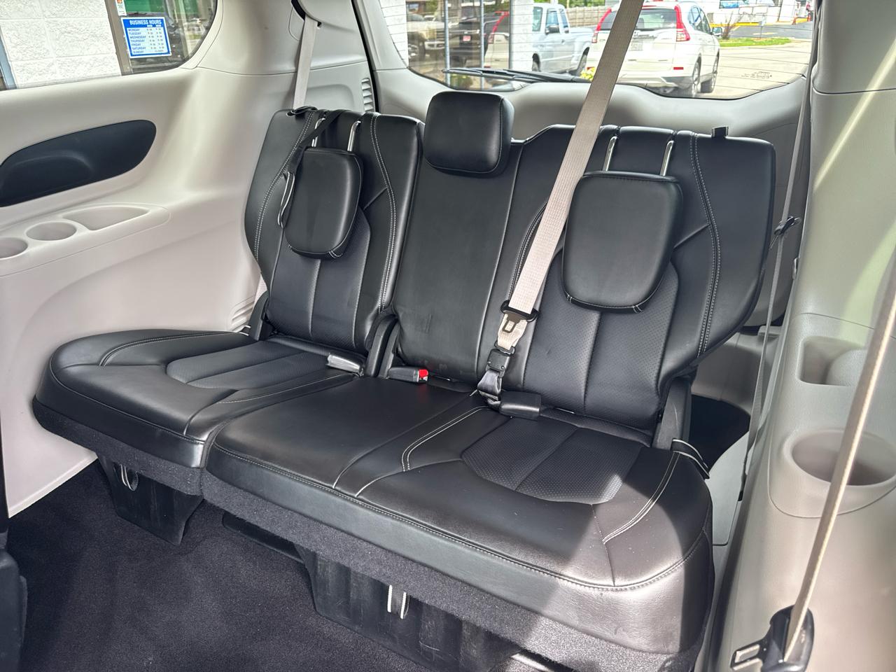 Chrysler Pacifica Touring L 2024