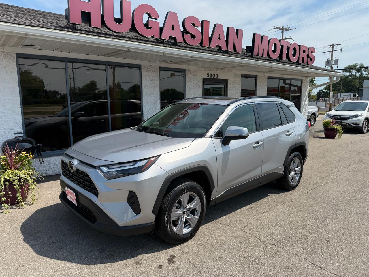 Toyota RAV4 Hybrid XLE 2025
